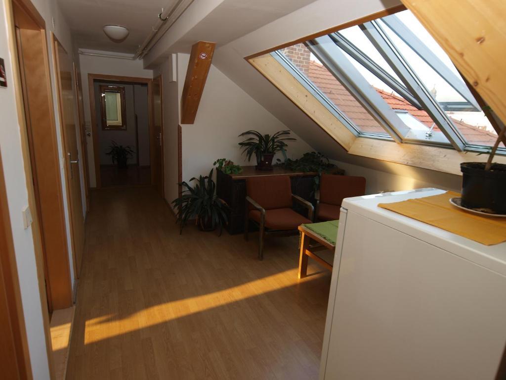 Church Pension Praha - Husuv Dum Chambre photo