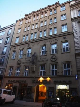 Church Pension Praha - Husuv Dum Extérieur photo