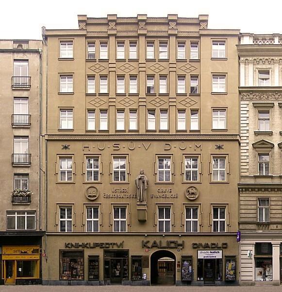 Church Pension Praha - Husuv Dum Extérieur photo